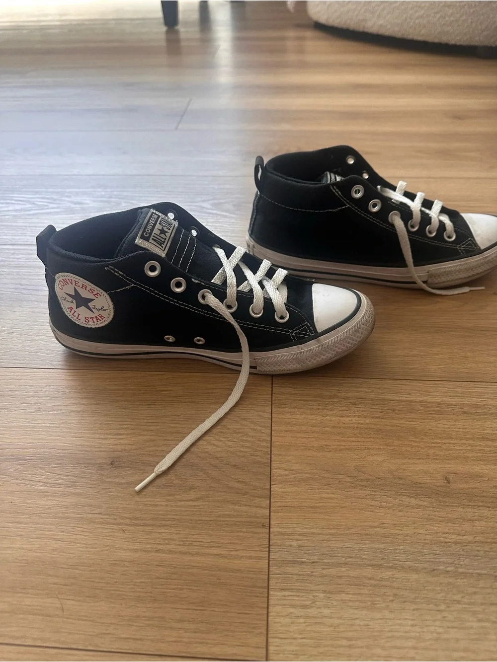 Converse Chuck Taylor All Star - Youth 5.5 / Women’s 7-7.5